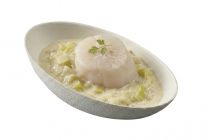 Verrine cocoon avec noix de st jacques sur fondue de poireau.jpg