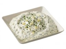 Assiette imagine avec cr&egrave;me fra&icirc;che ail et fines herbes.jpg