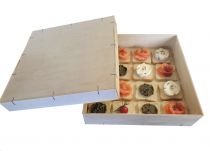 boite carr&eacute; bois avec canap&eacute;s.jpg